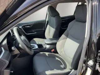 Toyota RAV4 2024 XLE 4dr SUV