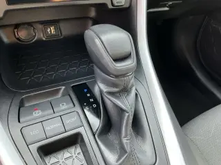 Toyota RAV4 2024 XLE 4dr SUV