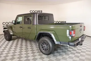 Jeep Gladiator 2024 4x4 Sport 4dr Crew Cab 5.0 ft. SB