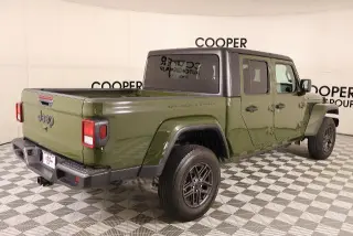 Jeep Gladiator 2024 4x4 Sport 4dr Crew Cab 5.0 ft. SB