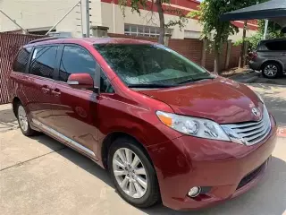 2013 Toyota Sienna XLE Minivan