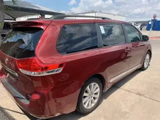 2013 Toyota Sienna XLE Minivan
