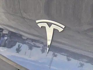 Tesla Model Y 2023 4dr Crossover