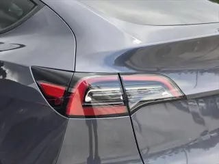 Tesla Model Y 2023 4dr Crossover