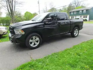 2014 RAM 1500 ST 4x4 4DR