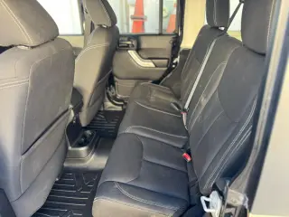 2015 Jeep Wrangler 4WD 4dr Sahara