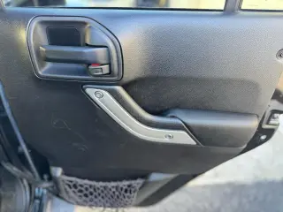 2015 Jeep Wrangler 4WD 4dr Sahara