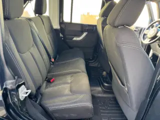 2015 Jeep Wrangler 4WD 4dr Sahara