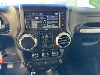 2015 Jeep Wrangler 4WD 4dr Sahara