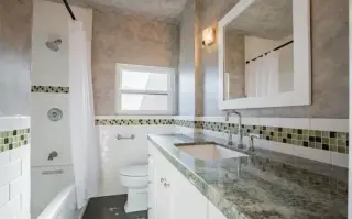 3 Bedroom House in Beverly Blvd