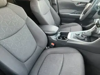 Toyota RAV4 Hybrid 2025 AWD XLE 4dr SUV