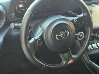 Toyota GR86 2022 2dr Coupe 6A