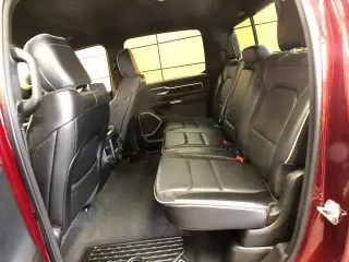 Ram 1500 2023 4x4 Laramie 4 puertas Cabina Crew 5.6 pies. Caja corta Pickup