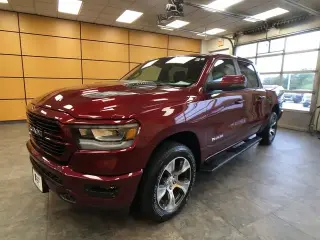 Ram 1500 2023 4x4 Laramie 4 puertas Cabina Crew 5.6 pies. Caja corta Pickup