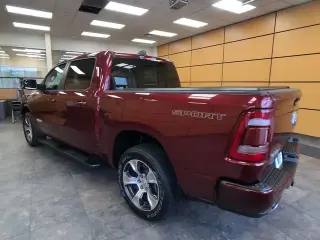 Ram 1500 2023 4x4 Laramie 4 puertas Cabina Crew 5.6 pies. Caja corta Pickup