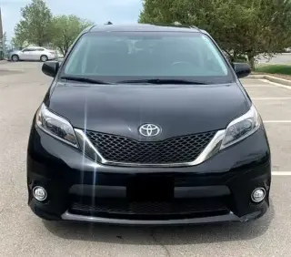 2017 TOYOTA SIENNA SE