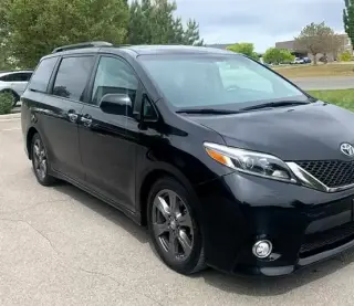 2017 TOYOTA SIENNA SE