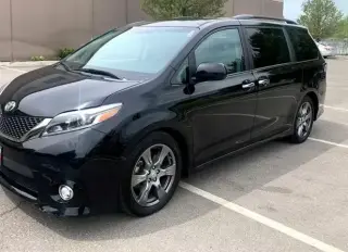 2017 TOYOTA SIENNA SE