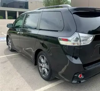2017 TOYOTA SIENNA SE