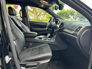 Jeep Grand Cherokee 2019 4x2 Laredo 4dr SUV