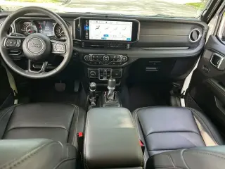 Jeep Gladiator 2025 4x4 Big Bear 4 puertas Cabina Crew 5.0 ft. SB