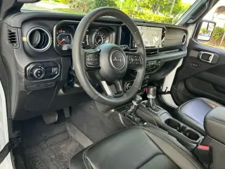 Jeep Gladiator 2025 4x4 Big Bear 4 puertas Cabina Crew 5.0 ft. SB