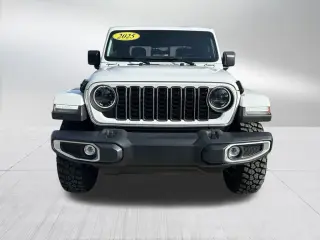 Jeep Gladiator 2025 4x4 Big Bear 4 puertas Cabina Crew 5.0 ft. SB