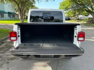 Jeep Gladiator 2025 4x4 Big Bear 4 puertas Cabina Crew 5.0 ft. SB