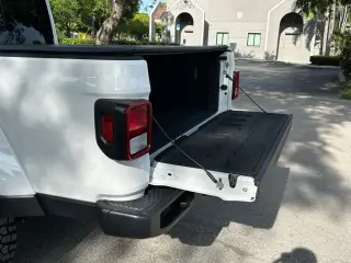 Jeep Gladiator 2025 4x4 Big Bear 4 puertas Cabina Crew 5.0 ft. SB