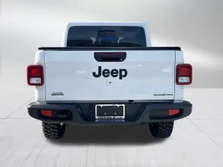 Jeep Gladiator 2025 4x4 Big Bear 4 puertas Cabina Crew 5.0 ft. SB