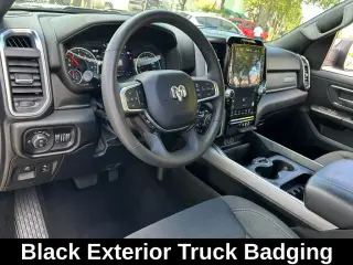 Ram 1500 2025 4x4 Big Horn 4 puertas Quad Cab 6.4 pies. Pickup SB