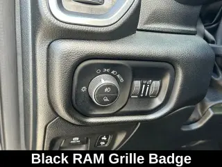 Ram 1500 2025 4x4 Big Horn 4 puertas Quad Cab 6.4 pies. Pickup SB