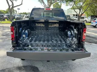 Ram 1500 2025 4x4 Big Horn 4 puertas Quad Cab 6.4 pies. Pickup SB