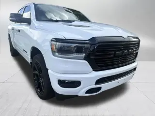 Ram 1500 2023 4x4 Laramie 4 puertas Cabina Crew 5.6 pies. Pickup SB