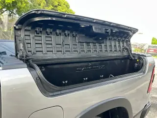 Ram 1500 2021 4x4 Rebel 4 puertas Cabina Crew 5.6 pies. Pickup SB