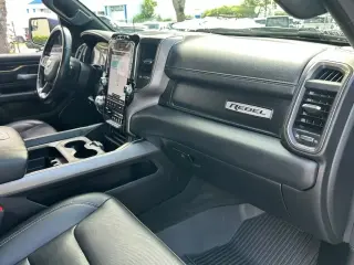 Ram 1500 2021 4x4 Rebel 4 puertas Cabina Crew 5.6 pies. Pickup SB