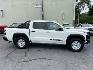 Nissan Frontier 2024 4x4 SV 4dr Crew Cab 5 ft. SB