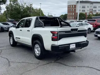 Nissan Frontier 2024 4x4 SV 4dr Crew Cab 5 ft. SB