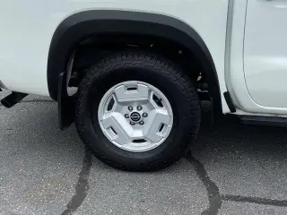 Nissan Frontier 2024 4x4 SV 4dr Crew Cab 5 ft. SB