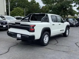 Nissan Frontier 2024 4x4 SV 4dr Crew Cab 5 ft. SB