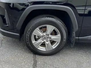 Toyota RAV4 2025 AWD XLE 4dr SUV