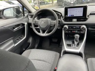 Toyota RAV4 2025 AWD XLE 4dr SUV