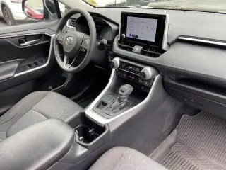Toyota RAV4 2025 AWD XLE 4dr SUV
