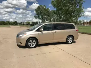 2014 Toyota Sienna LE minivan