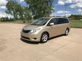 2014 Toyota Sienna LE minivan