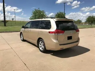 2014 Toyota Sienna LE minivan