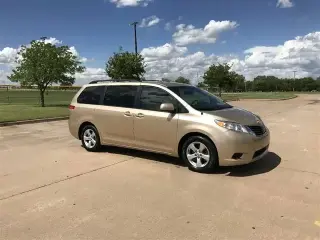 2014 Toyota Sienna LE minivan