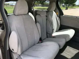 2014 Toyota Sienna LE minivan