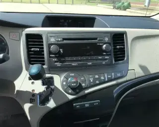 2014 Toyota Sienna LE minivan
