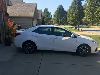 2017 Toyota Corolla SE Sedan